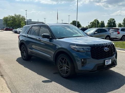 Used 2025 Ford Explorer ST w/ Sun And Sound Package AWD/4WD image 3
