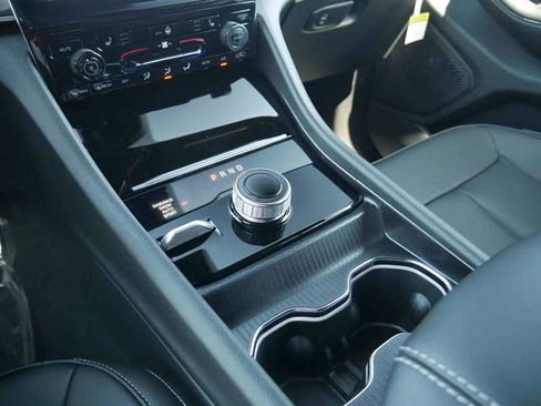 New 2025 Jeep Grand Cherokee Limited image 32