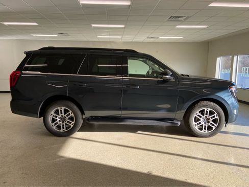 Used 2025 Ford Expedition Active image 4