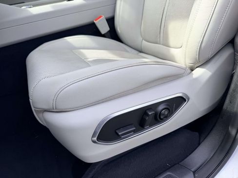 Used 2024 Jeep Wagoneer L 4WD w/ Premium Group I image 18