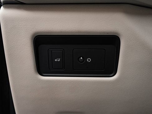 Used 2024 Jaguar F-PACE R-Dynamic S image 42