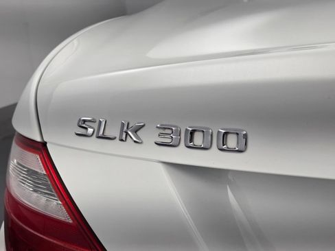 Used 2016 Mercedes-Benz SLK 300 image 21