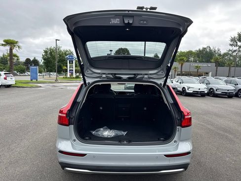 New 2026 Volvo V60 B5 Cross Country Ultra w/ Climate Package AWD/4WD image 16