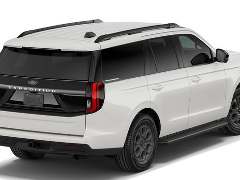 New 2026 Ford Expedition Active image 3