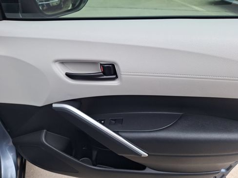 Used 2023 Toyota Corolla Cross L FWD image 33