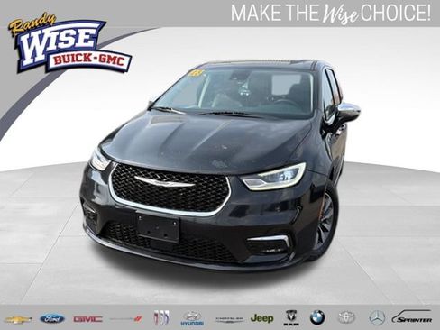 Used 2023 Chrysler Pacifica Limited FWD image 1