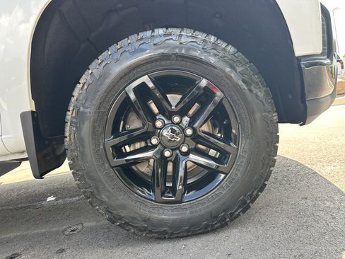 Used 2021 Chevrolet Silverado 1500 LT Trail Boss w/ Bed Protection Package AWD/4WD image 13