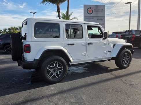 Certified 2025 Jeep Wrangler Unlimited Sahara w/ Dual Top Group AWD/4WD image 7