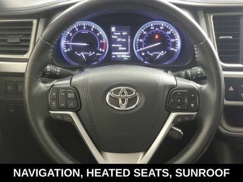 Used 2019 Toyota Highlander XLE AWD/4WD image 26