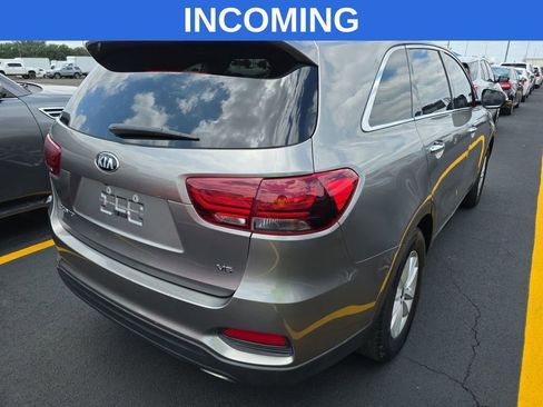 Used 2019 Kia Sorento FWD V6 image 2
