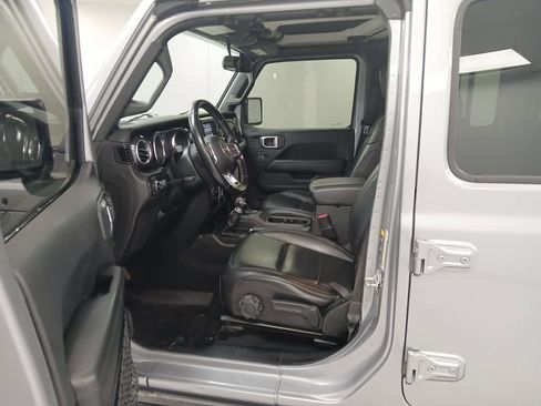 Used 2020 Jeep Wrangler Unlimited Sahara image 11