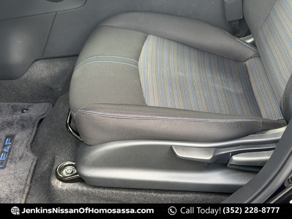 Certified 2025 Nissan Leaf S FWD image 32