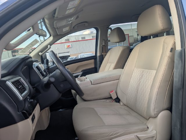 Used 2017 Nissan Titan SV AWD/4WD image 7