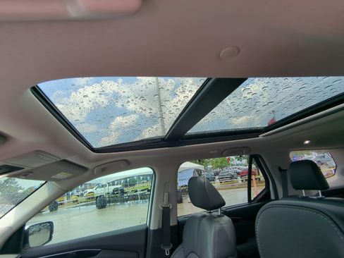 Used 2024 Honda Pilot Touring image 22