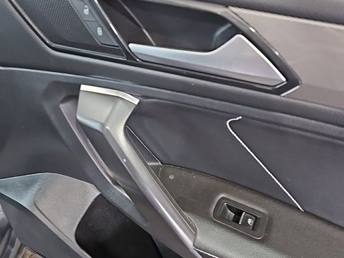 Used 2022 Volkswagen Tiguan SE image 11