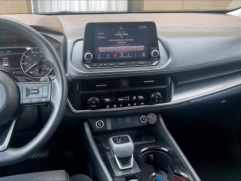 Used 2023 Nissan Rogue SV image 18