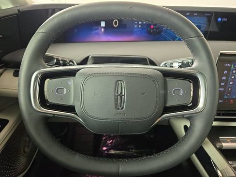 Used 2026 Lincoln Nautilus Reserve AWD/4WD image 17