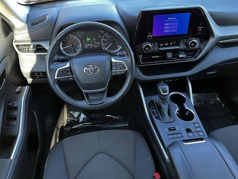 Used 2024 Toyota Highlander LE image 10