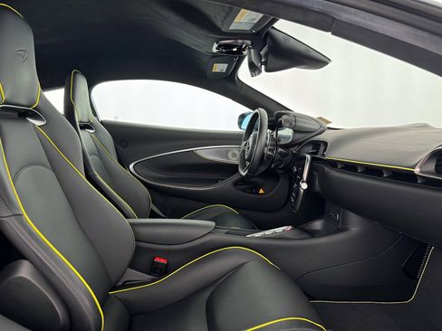 Used 2023 McLaren Artura image 24