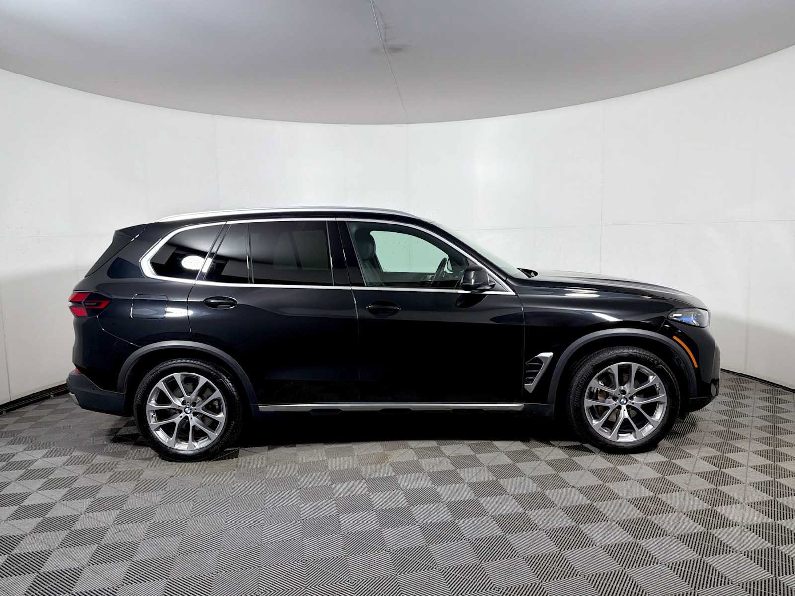 Used 2024 BMW X5 xDrive40i w/ Premium Package AWD/4WD image 7