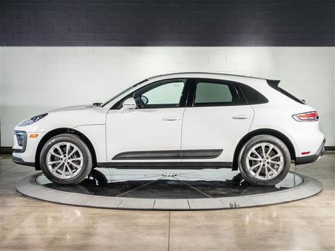 Used 2025 Porsche Macan image 2