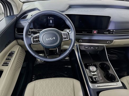 Used 2026 Kia Carnival EX image 4