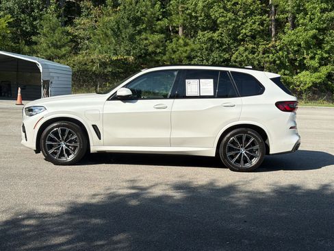 Used 2021 BMW X5 xDrive45e w/ M Sport Package AWD/4WD image 2