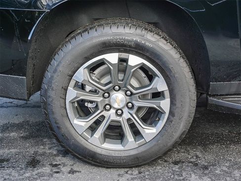 New 2026 Chevrolet Suburban LS image 10