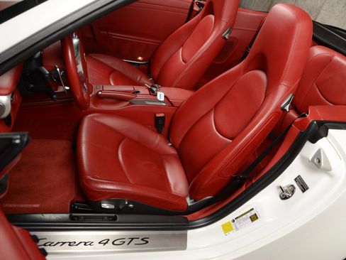 Used 2012 Porsche 911 Carrera 4 GTS image 25