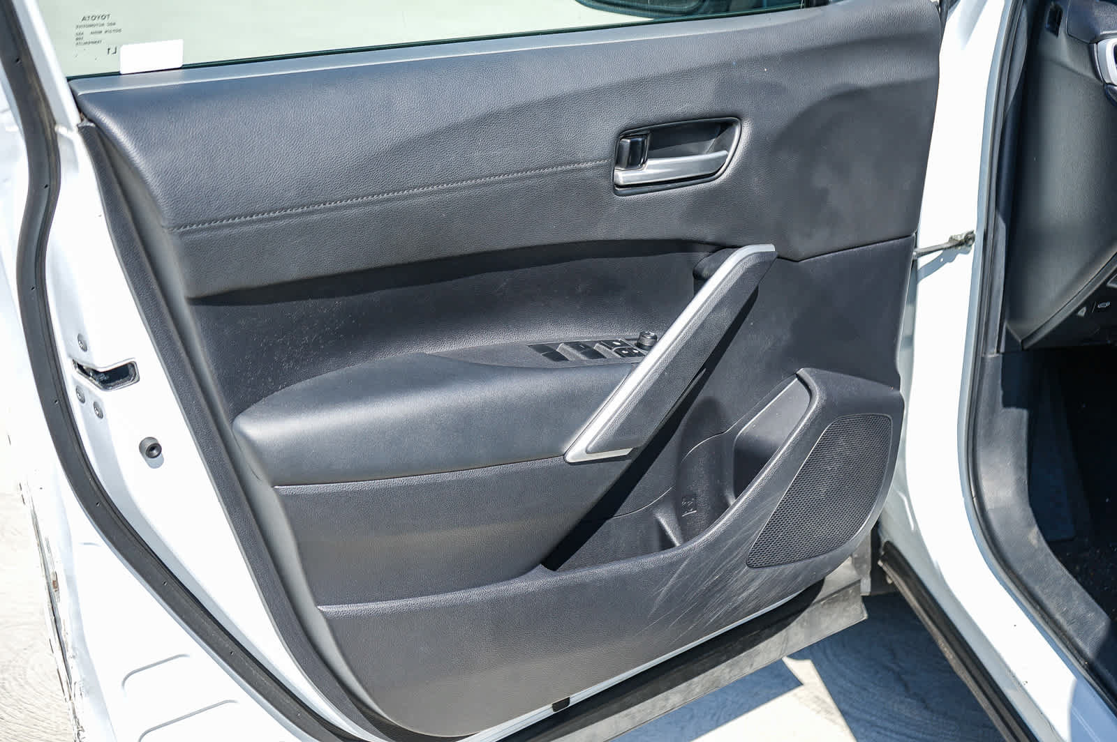 Used 2024 Toyota Corolla Cross AWD Hybrid w/ Convenience Package image 21