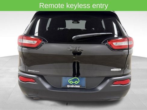 Used 2017 Jeep Cherokee Latitude w/ Cold Weather Group image 6