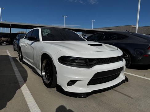Used 2019 Dodge Charger R/T w/ Blacktop Package image 5