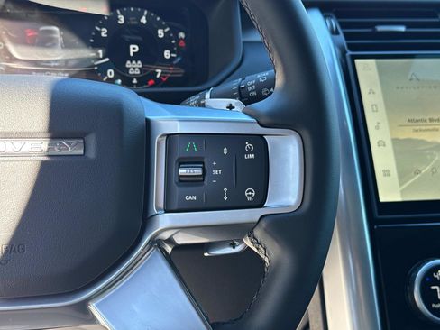 New 2025 Land Rover Discovery Dynamic SE image 29