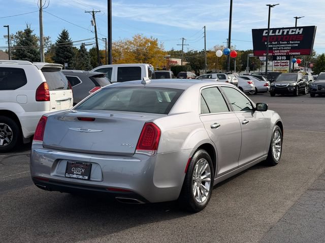 Used 2017 Chrysler 300 C RWD image 5