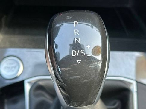 Used 2023 Volkswagen Tiguan SE R-Line AWD/4WD image 17