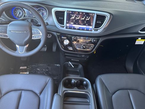 New 2027 Chrysler Pacifica Select FWD image 12