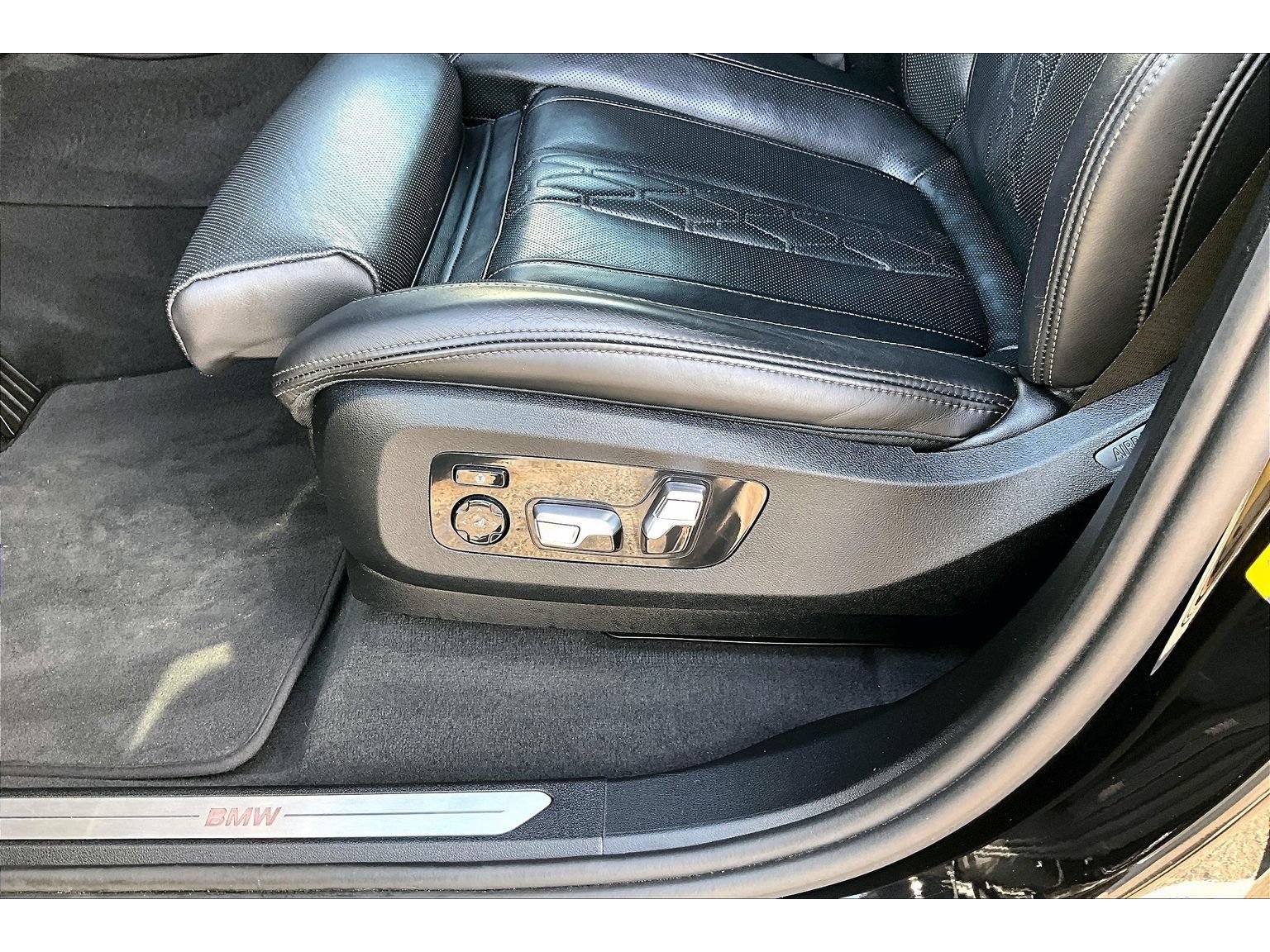 Used 2025 BMW X5 xDrive50e AWD/4WD image 29