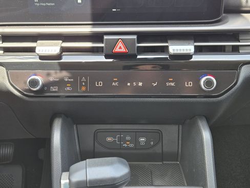 New 2026 Kia Sportage EX FWD image 16