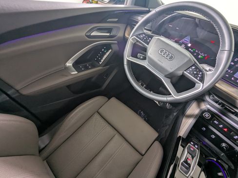 Certified 2025 Audi Q5 Premium AWD/4WD image 9