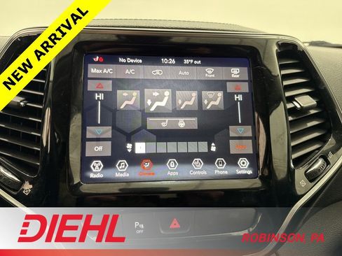 Used 2019 Jeep Cherokee Limited image 29