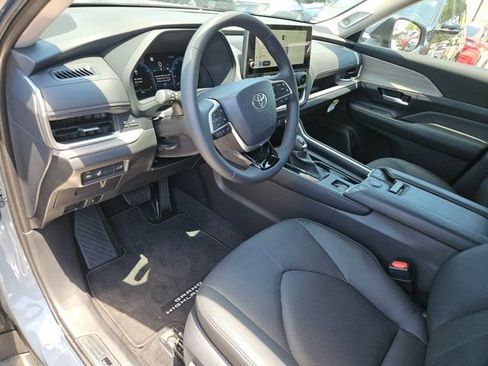 Used 2026 Toyota Grand Highlander AWD image 17