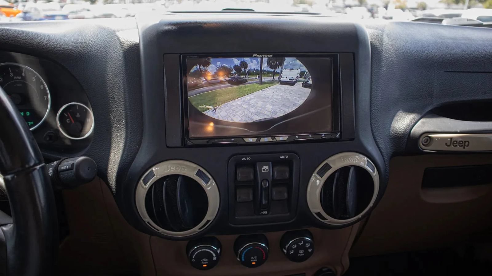 Used 2017 Jeep Wrangler Unlimited Sahara AWD/4WD image 40