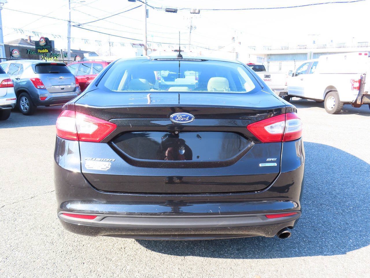 Used 2015 Ford Fusion SE FWD image 8