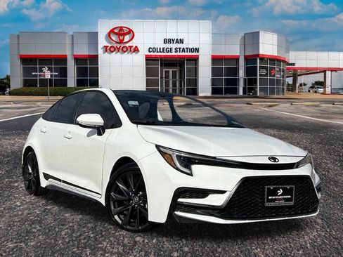 Certified 2025 Toyota Corolla SE image 1