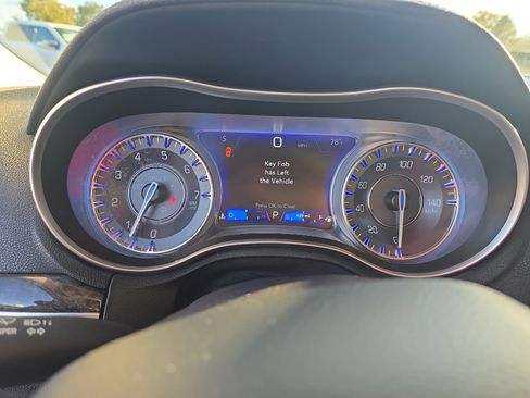 Used 2022 Chrysler 300 Touring L w/ Comfort Group image 11