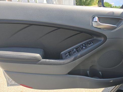 Used 2017 Kia Forte LX FWD image 19