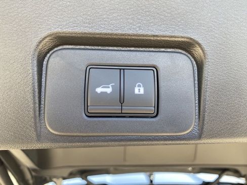 Used 2024 Nissan Rogue SV image 14