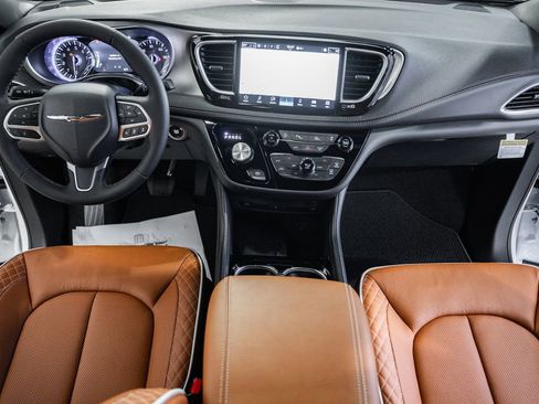 New 2026 Chrysler Pacifica Pinnacle w/ Trailer Tow Group image 20