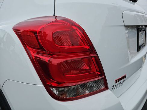 Used 2022 Chevrolet Trax LT w/ Redline Edition image 32