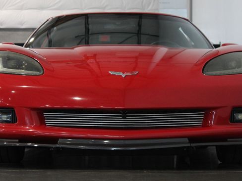 Used 2005 Chevrolet Corvette Coupe w/ Preferred Equipment Group RWD image 32